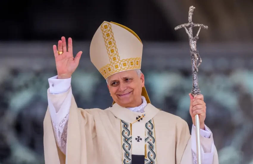 2025-05-18t173923z_1747589960_dpaf250518x99x895289_rtrfipp_4_religion-church-pope-gestures