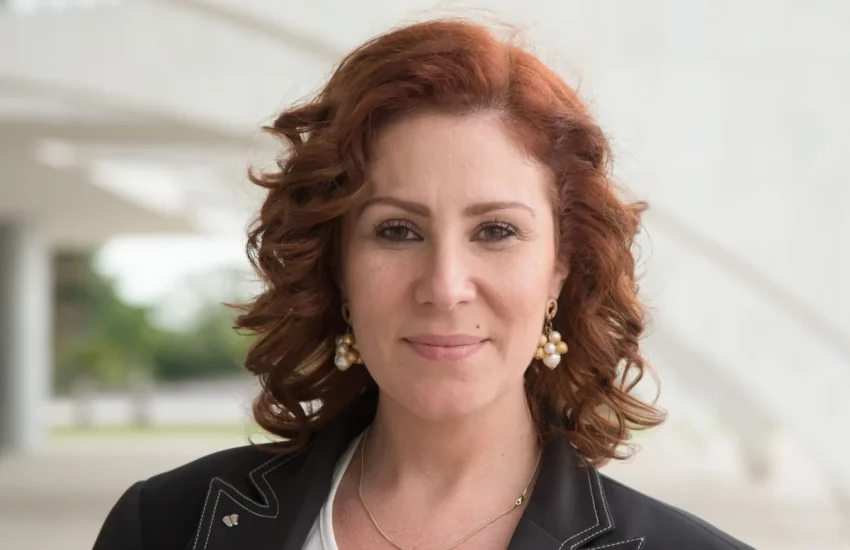 Deputada-Federal-Carla-Zambelli-Metropoles-6-scaled