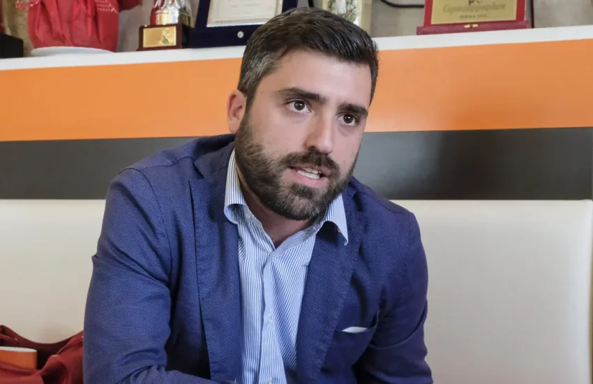 Marco Schiesaro, prefeito de Cadoneghe, na província de Pádua | Foto: reprodução